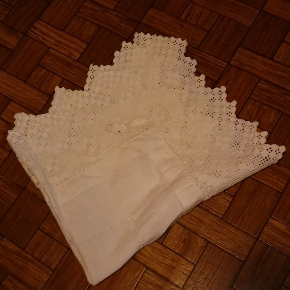 Crochet lace table topper 31 by 31 - Picture 5 of 5